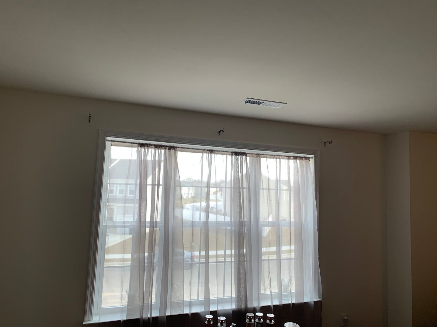 Curtains/Blinds