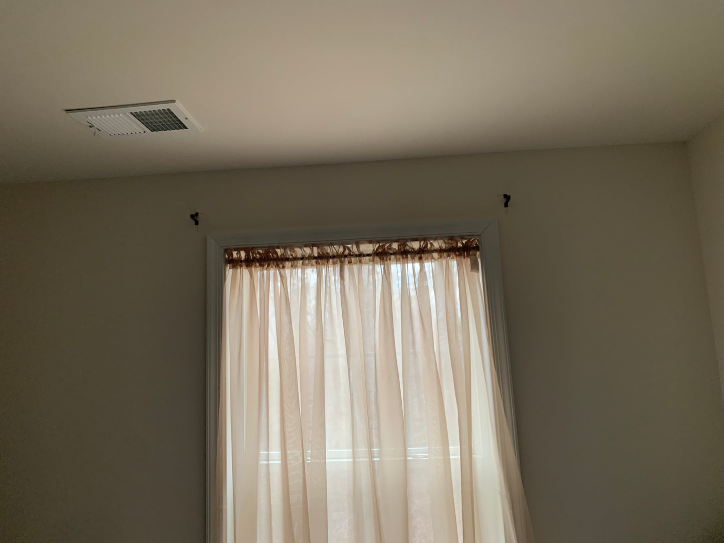 Curtains/Blinds