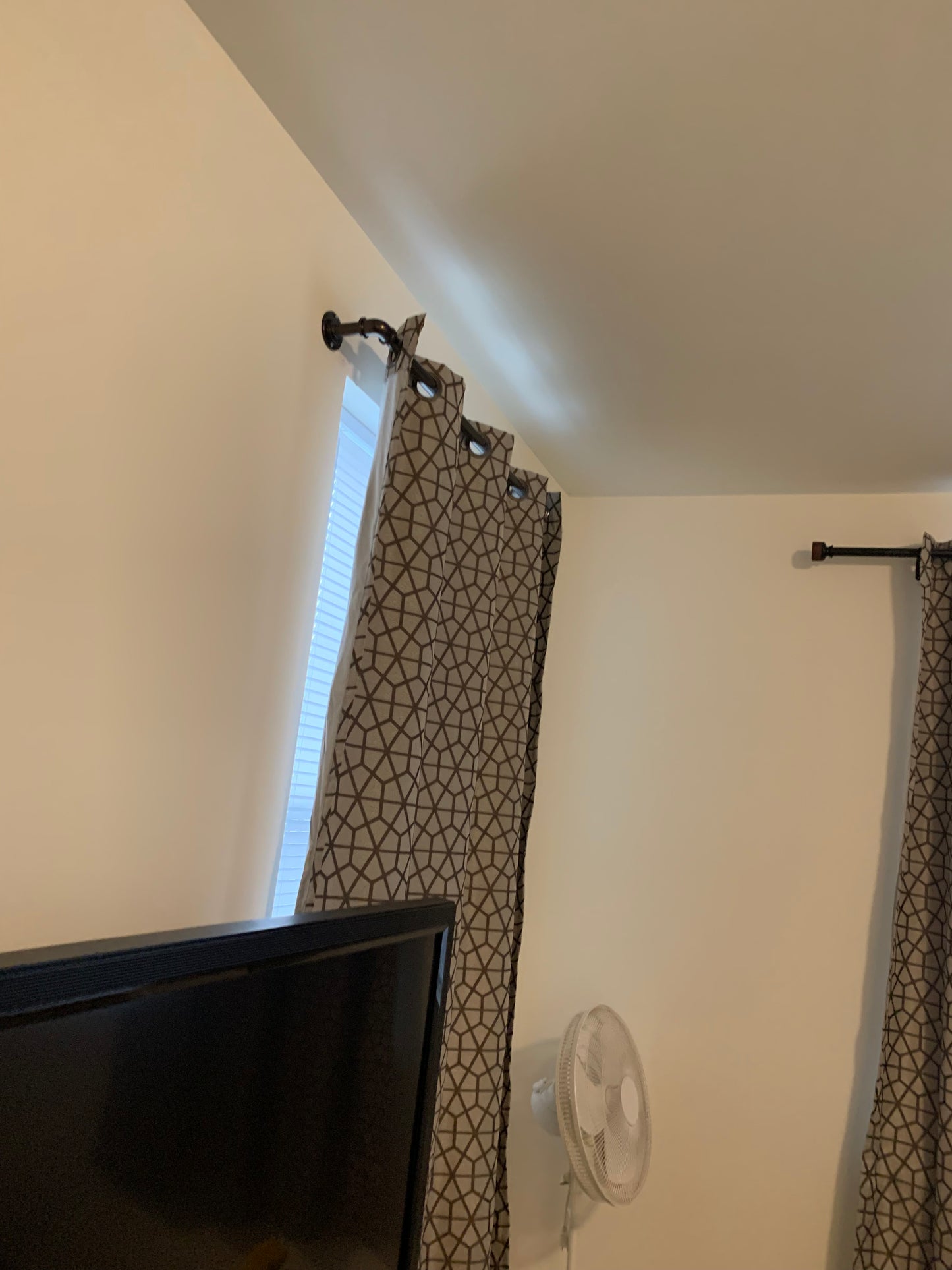 Curtains/Blinds