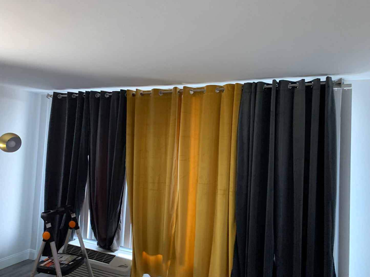 Curtains/Blinds