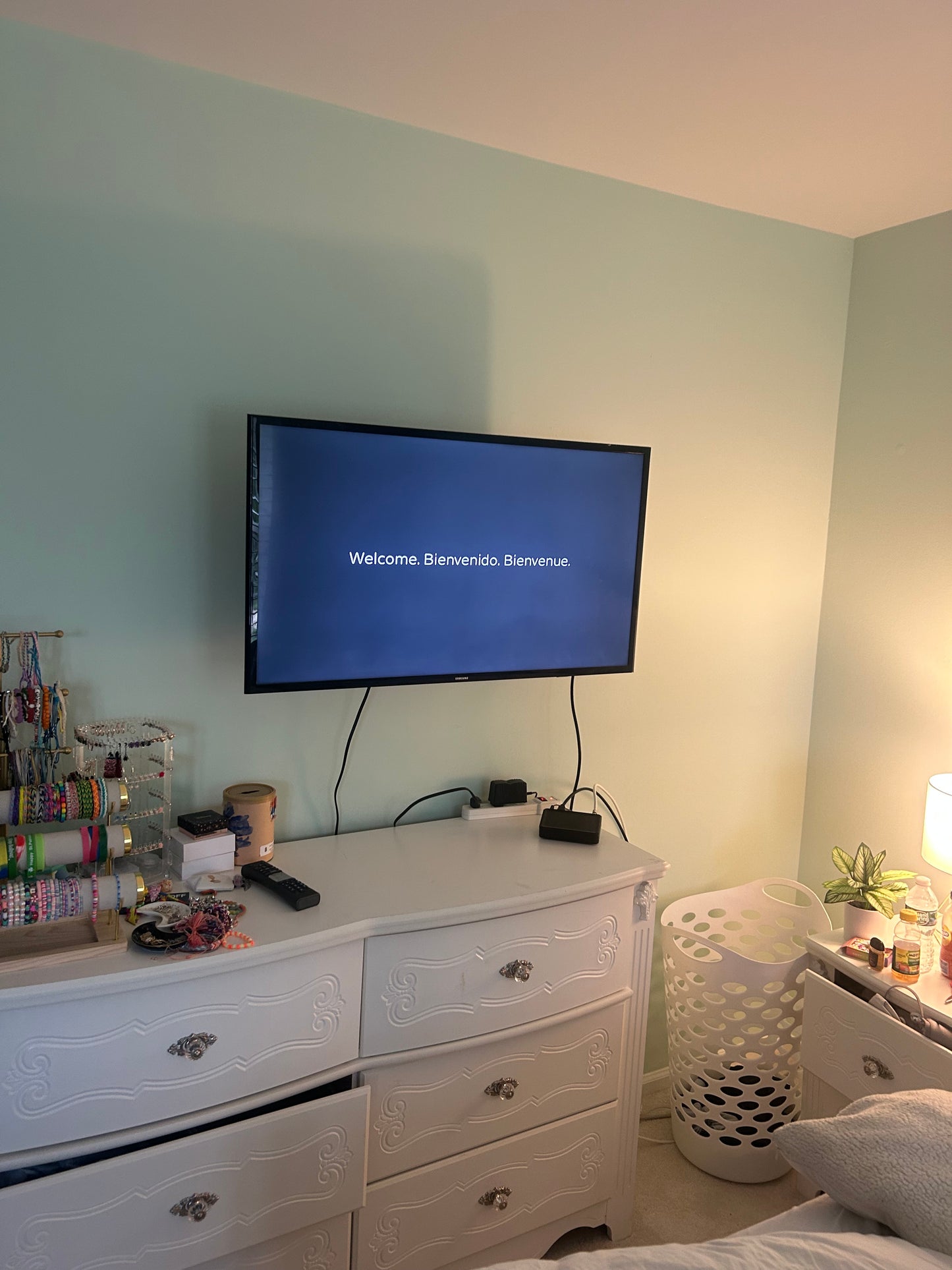 TV MOUNTING